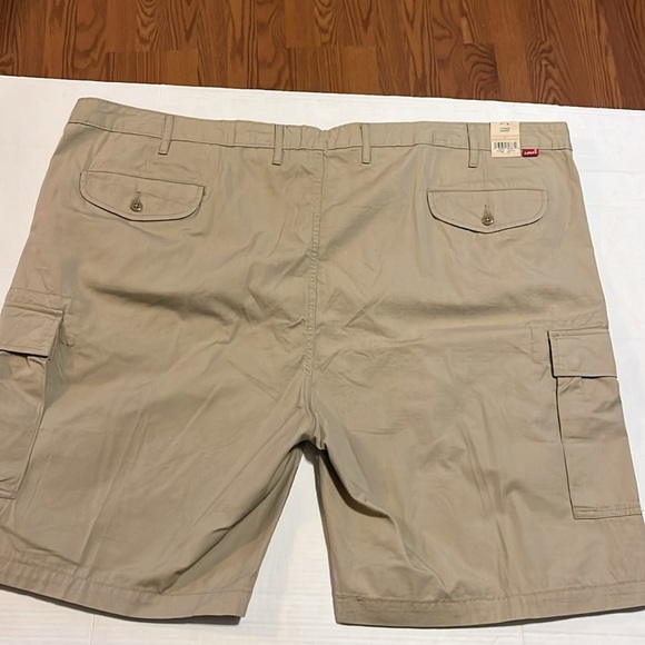 NWT-Levi’s-469 carrier cargo shorts-54-Tan-big and tall-sits below waist shorts. - Picture 6 of 16